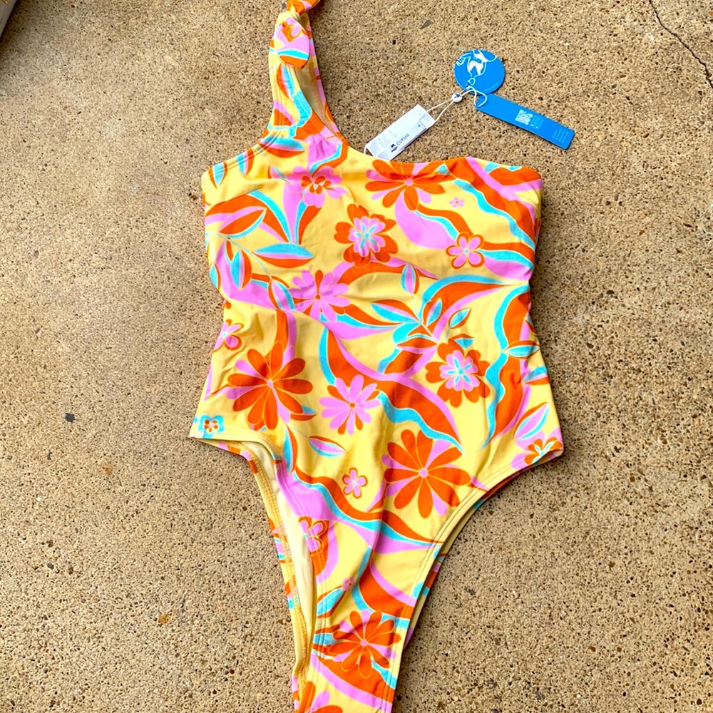 NWT CUPSHE one shoulder one piece swimsuit